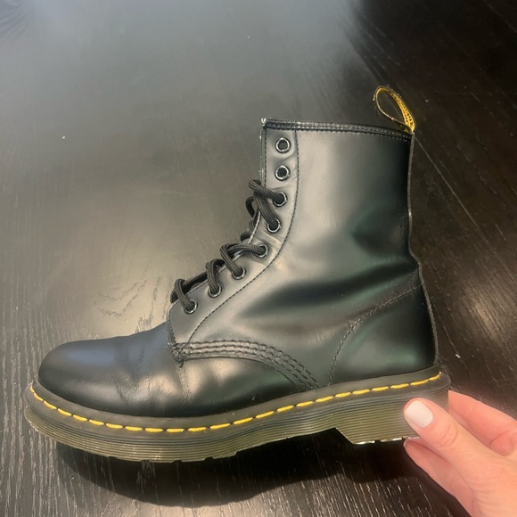 Dr. Doc Martens Wonen's size 8 Leahter Lace Up Boots - Picture 6 of 10